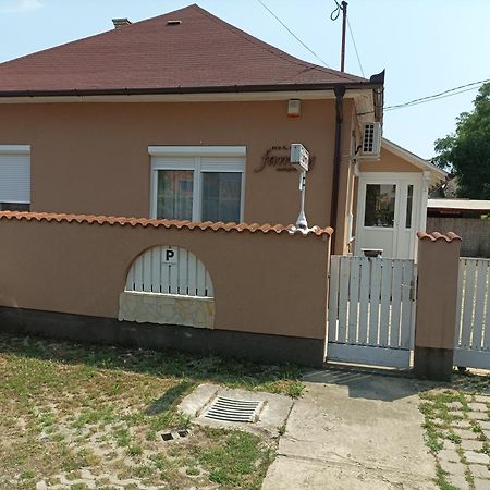 Family Vendeghaz Hotel Hajdúszoboszló Exterior foto