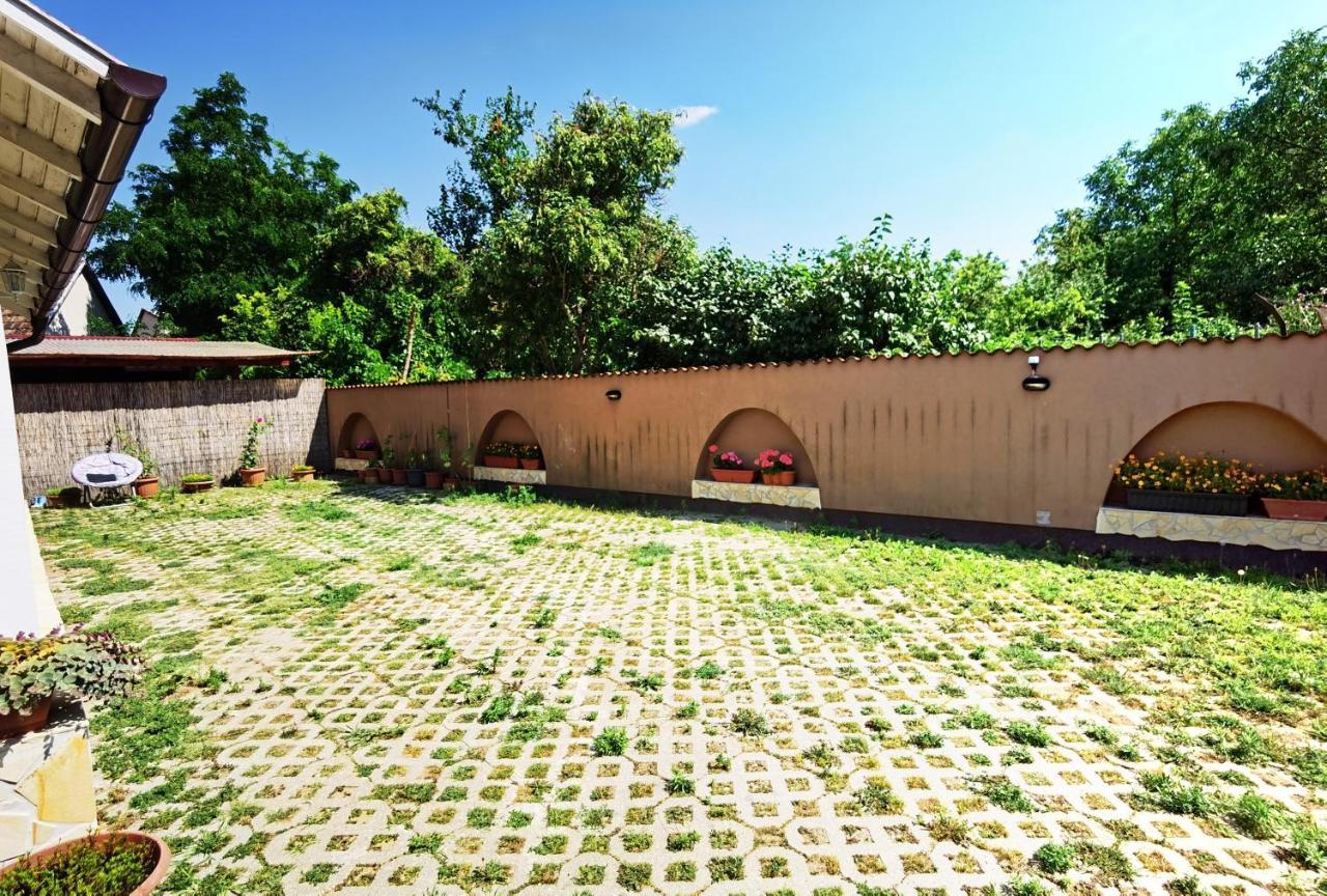 Family Vendeghaz Hotel Hajdúszoboszló Exterior foto