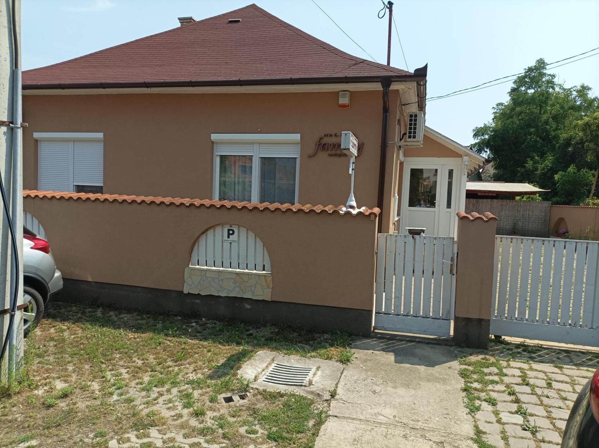 Family Vendeghaz Hotel Hajdúszoboszló Exterior foto